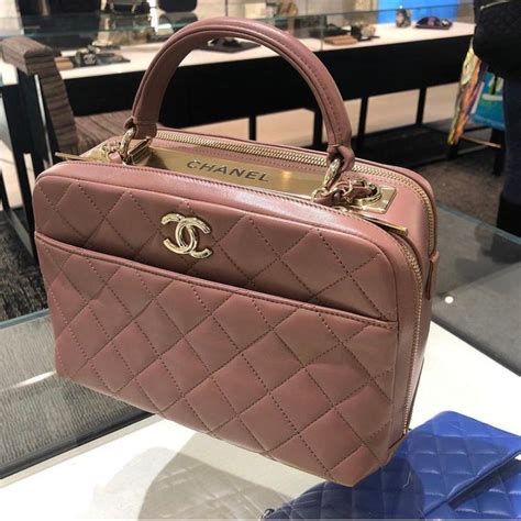 A Complete Guide to The Chanel Trendy CC Bag 